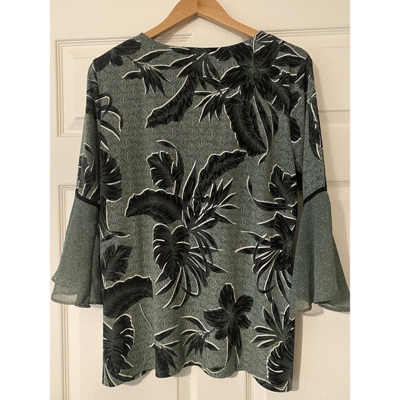 JM collection green floral blouse size PXL flared sleeve - Picture 8 of 9